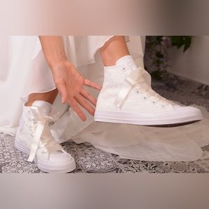 White lace converse